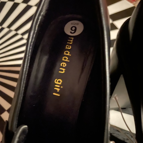 Madden Girl Kassidy heeled chain platform loafers. - Picture 2 of 7